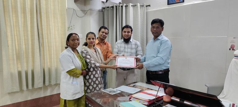 नवजात शिशु एम्बुलेंस की EMT आरती साहू को उत्कृष्ट सेवाओं के लिए सम्मानित किया गया