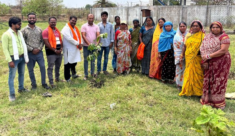 भाजपा धमधा मंडल के द्वारा विश्व पर्यावरण दिवस 2026 पर "एक पेड़ मां के नाम" अभियान चलाया