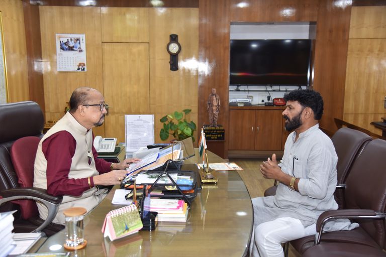राज्यपाल से मिले तेलघानी विकास बोर्ड अध्यक्ष जितेंद्र साहू, विकास मुद्दों पर हुई चर्चा