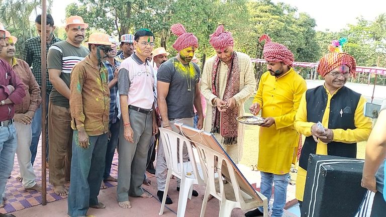 गैर शिक्षक कर्मचारी संघ ने धूमधाम से मनाई होली