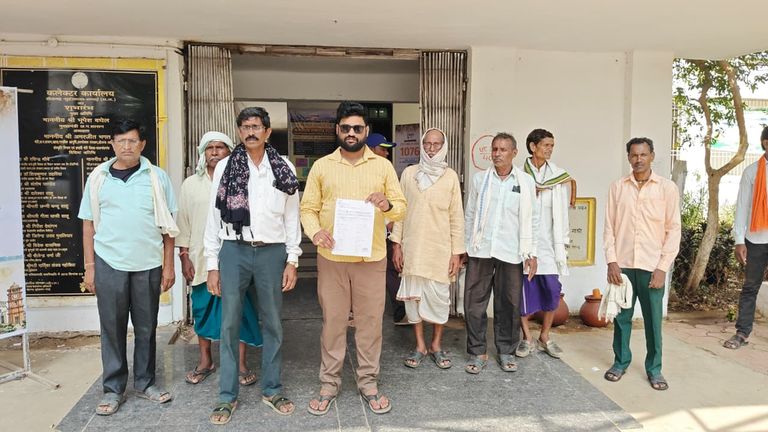 सेवा सहकारी समिति बैहाटोला के अध्यक्ष को हटाने की मांग, किसानों ने कलेक्टर को सौंपा ज्ञापन