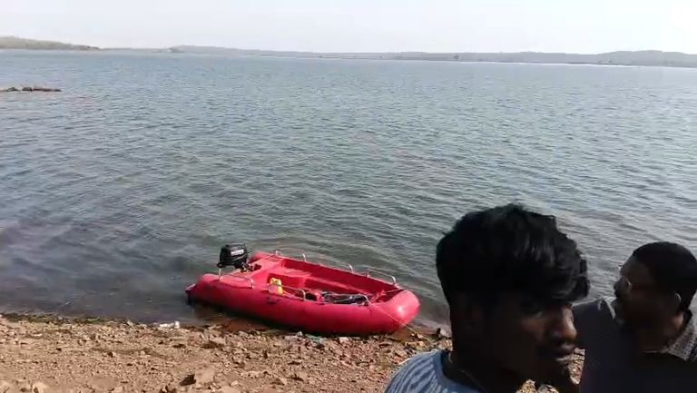 छिंदारी बांध में दर्दनाक हादसा: नहाने गए तीन दोस्तों में से 17 वर्षीय युवक डूबा, तलाश में जुटी SDRF टीम