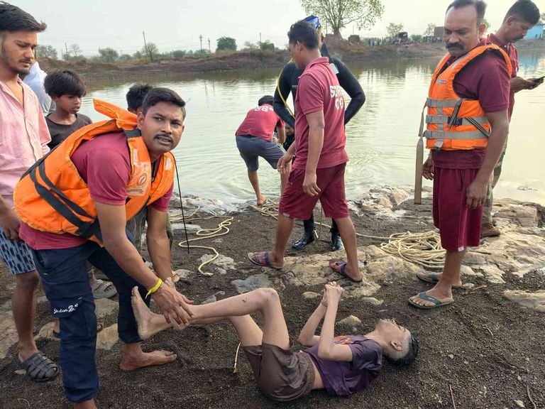 नंदनी पत्थर खदान में डूबे 13 वर्षीय बालक का शव 50 फीट गहरे पानी से निकाला, SDRF ने चलाया रेस्क्यू ऑपरेशन !