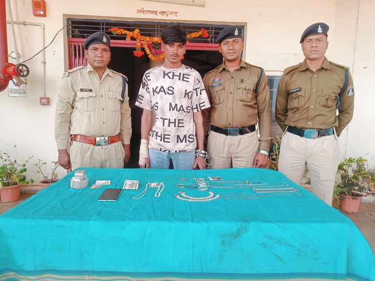 खैरागढ़. पुलिस टीम की बड़ी सफलता: दिनदहाड़े मकानों में चोरी करने वाला गिरोह गिरफ्तार, लाखों की संपत्ति बरामद