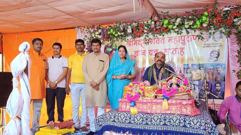 खैरागढ़. ग्राम खुड़मुड़ी में गूंजा भक्ति का स्वर: श्रीमद् भागवत कथा में शामिल हुईं विधायक यशोदा नीलांबर वर्मा, दिया संस्कृति-संस्कार का संदेश