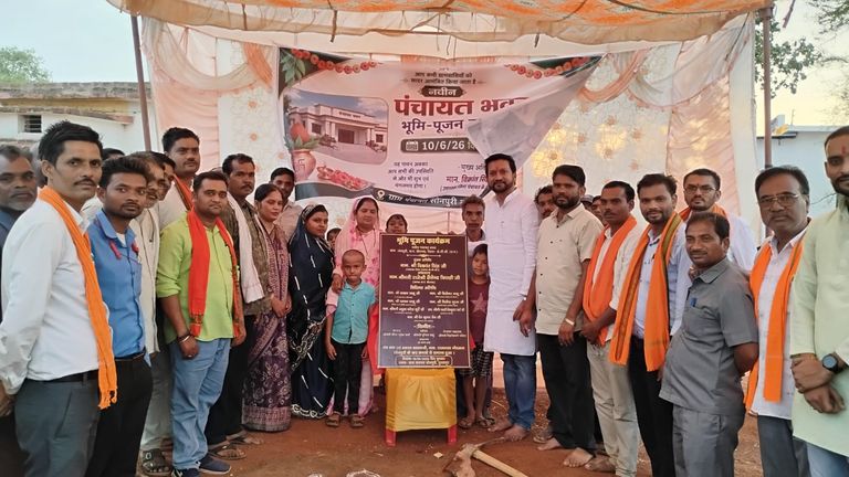 खैरागढ़. विक्रांत सिंह के मुख्य आतिथ्य में सोनपुरी और मड़ौदा को मिली बड़ी सौगात, नए पंचायत भवनों की रखी गई नींव