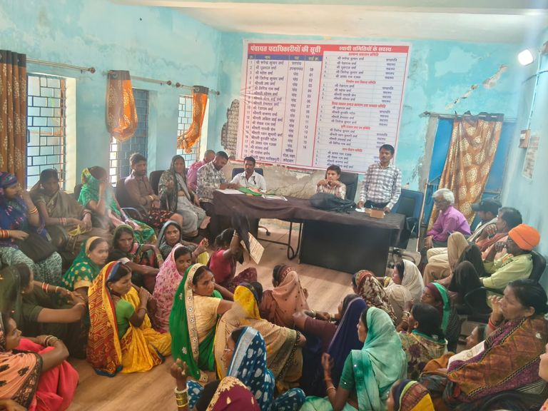 खैरागढ़. स्वच्छ ग्राम की दिशा में बड़ा कदम: अमलीडीह कला में विशेष ग्राम सभा आयोजित, ठोस अपशिष्ट प्रबंधन पर ग्रामीणों को किया गया जागरूक