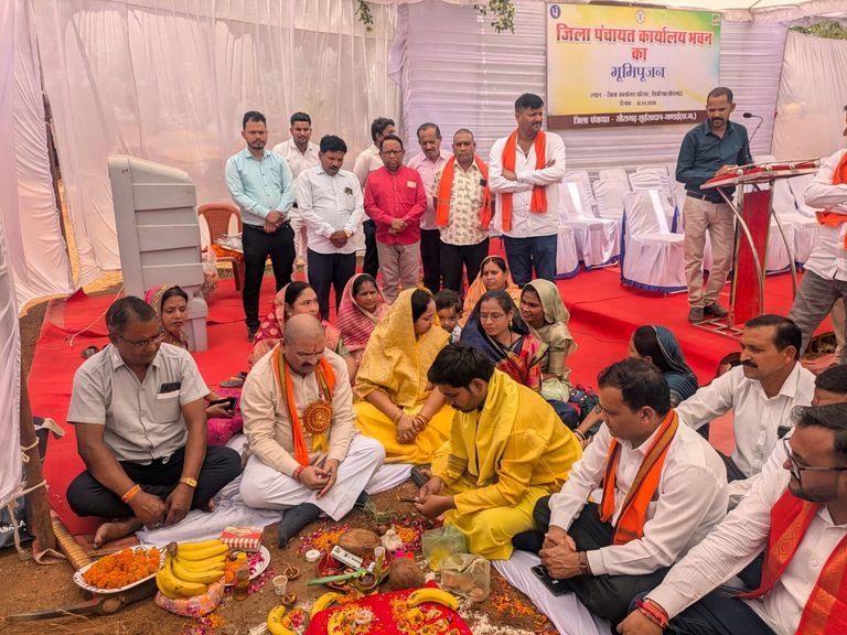 सांसद संतोष पाण्डेय ने किया जिला पंचायत भवन का भूमिपूजन, पिपरिया में बनेगा आधुनिक भवन