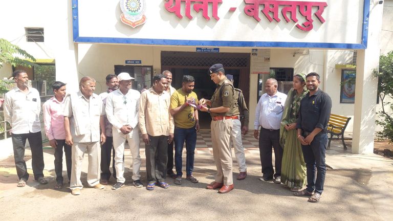 सामाजिक बहिष्कार की काली छाया खत्म, परिवार को मिला सामाजिक अधिकार