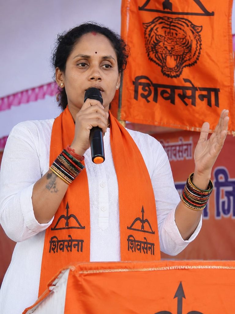 गोमाता पर कथित बयान से भड़की रीना ठाकुर बोलीं - आस्था पर चोट बर्दाश्त नहीं